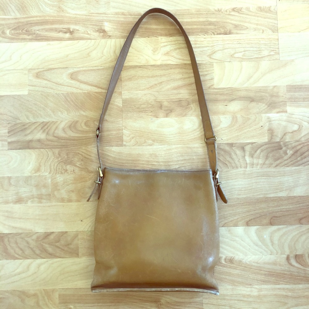 VINTAGE CAMEL LEATHER COACH BAG